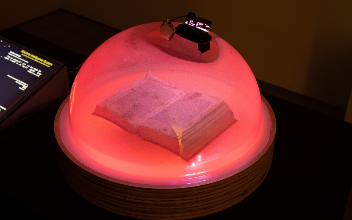 Cesar & Lois, “Degenrative Cultures: fire and water,” 2022; Growth chamber (dome with camera capture and lighting system), book with Physarum polycephalum (microorganism) growth, custom electronics and display with bio-digital AI, thermal printer with twitter printout, @HelloFungus Twitter feed. Courtesy of the artists. Photo by Yubo Dong. Cesar & Lois, “Degenrative Cultures: fire and water,” 2022.