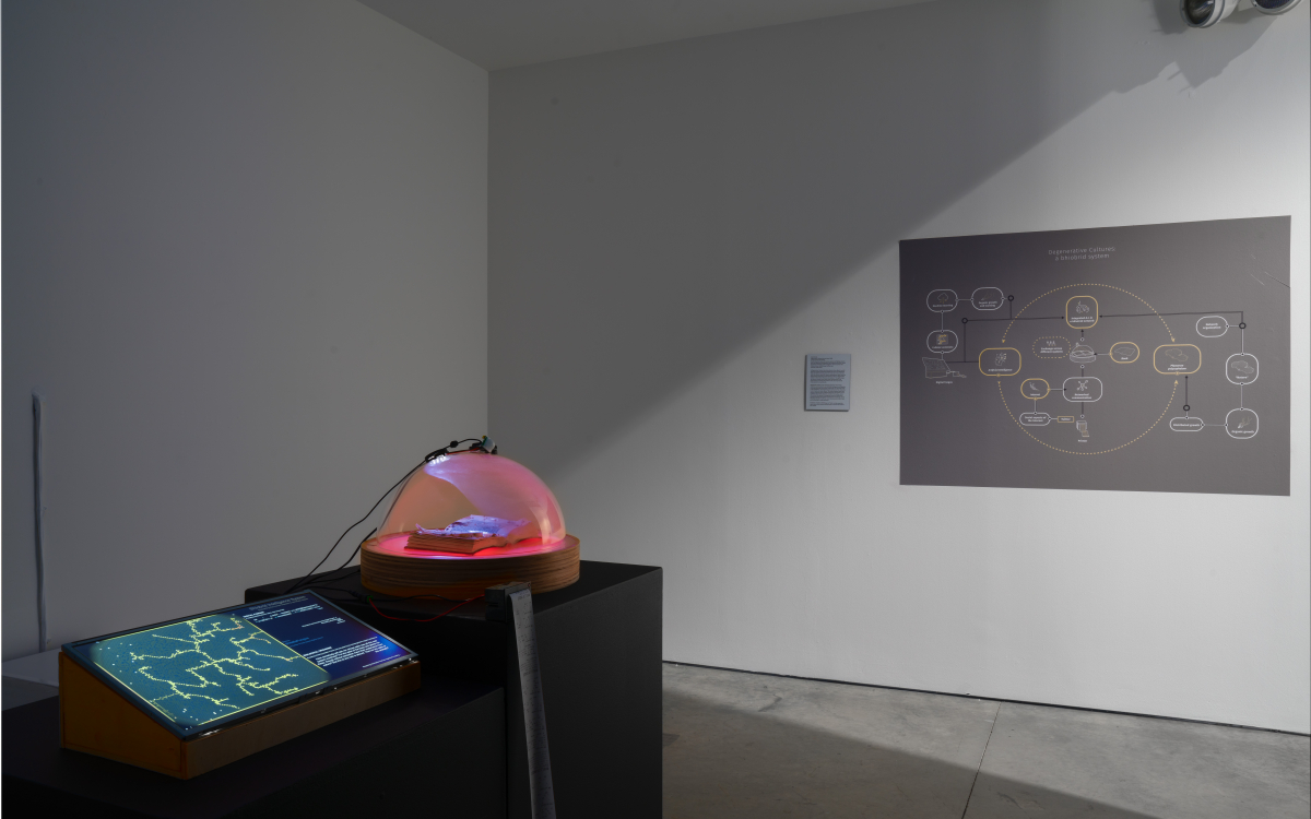 Cesar & Lois, “Degenrative Cultures: fire and water,” 2022; Growth chamber (dome with camera capture and lighting system), book with Physarum polycephalum (microorganism) growth, custom electronics and display with bio-digital AI, thermal printer with twitter printout, @HelloFungus Twitter feed. Courtesy of the artists. Photo by Yubo Dong. Cesar & Lois, “Degenrative Cultures: fire and water,” 2022.